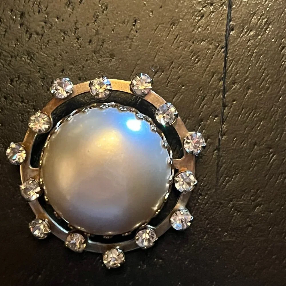 Vintage Gold Tone Faux Pearl and Rhinestone Circle Brooch